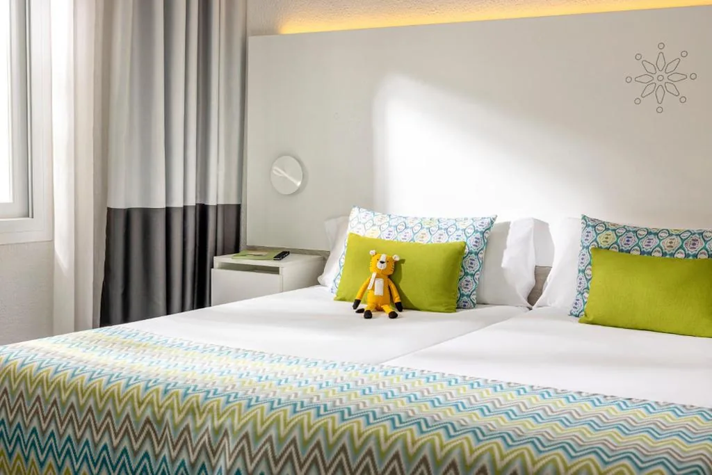 高级家庭房（3位成人） — TUI MAGIC LIFE Cala Pada - All Inclusive
