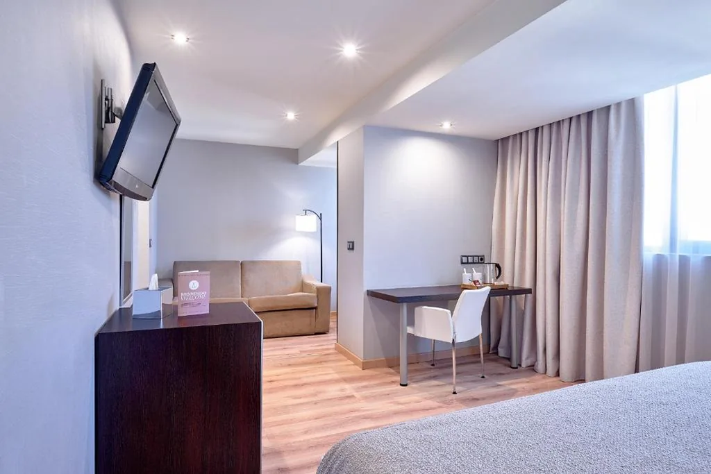 Habitación Deluxe con bañera de hidromasaje. — Turia Granada