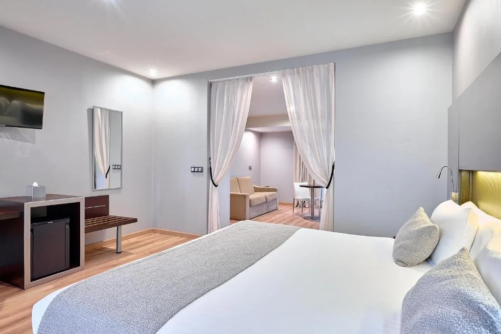 Suite Junior — Turia Granada