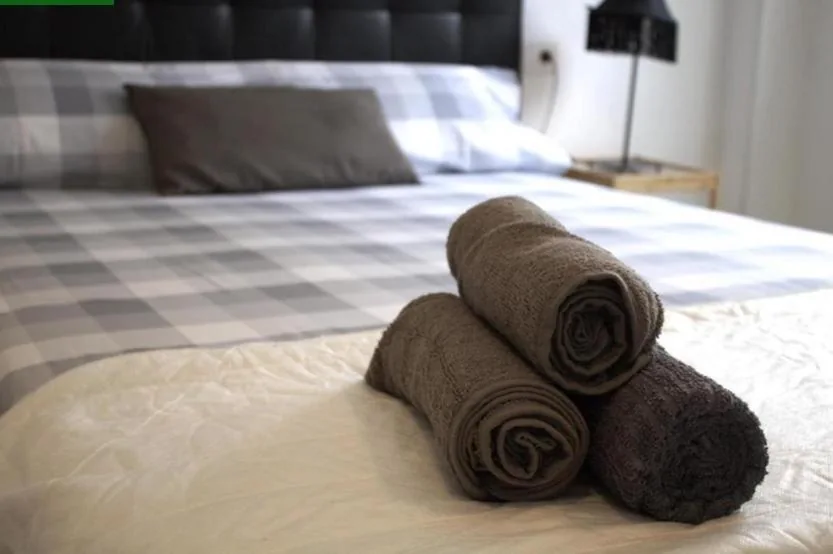 Double Room with Shared Bathroom — Tus Habitaciones en Ruzafa
