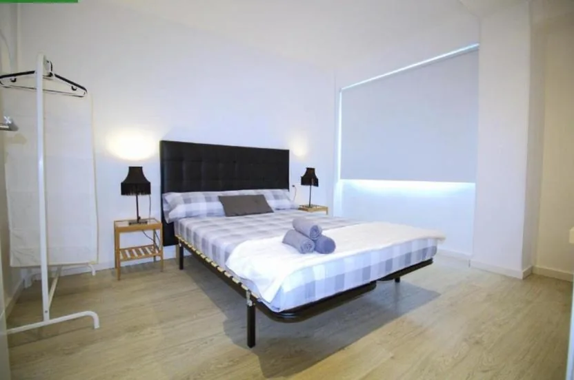 Standard Double Room with Shared Bathroom — Tus Habitaciones en Ruzafa