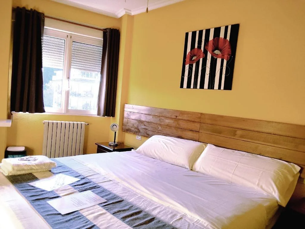 Standard-Doppelzimmer mit Ventilator — Txoko Maitea Pentsioa