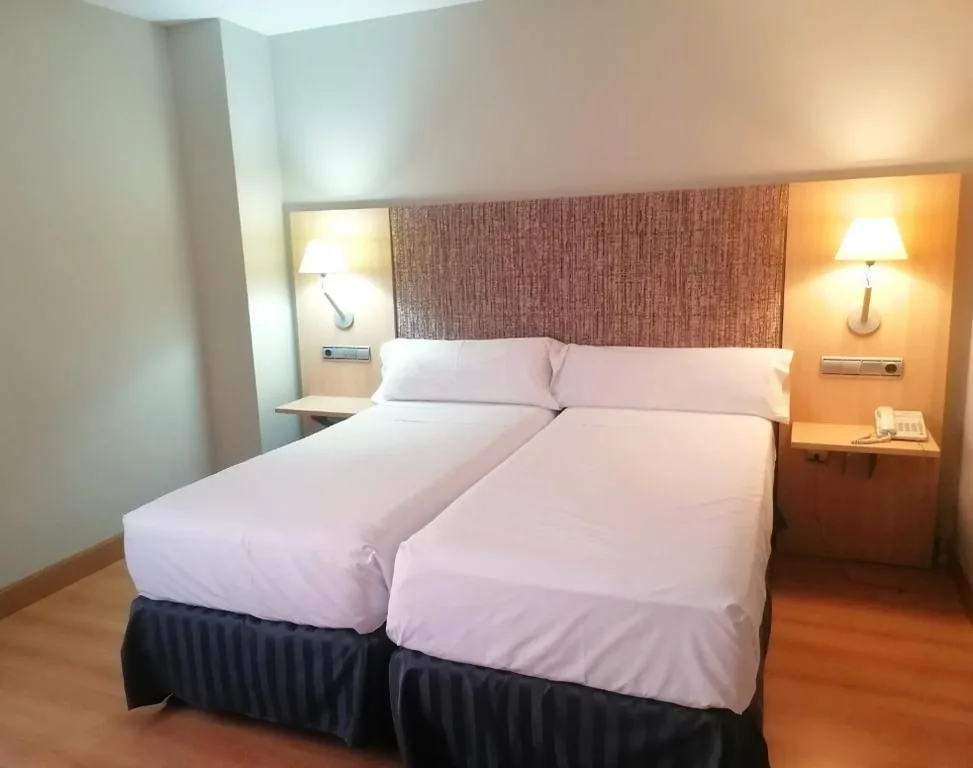 Quarto Quádruplo Standard — U Hotel Villa-Gomá