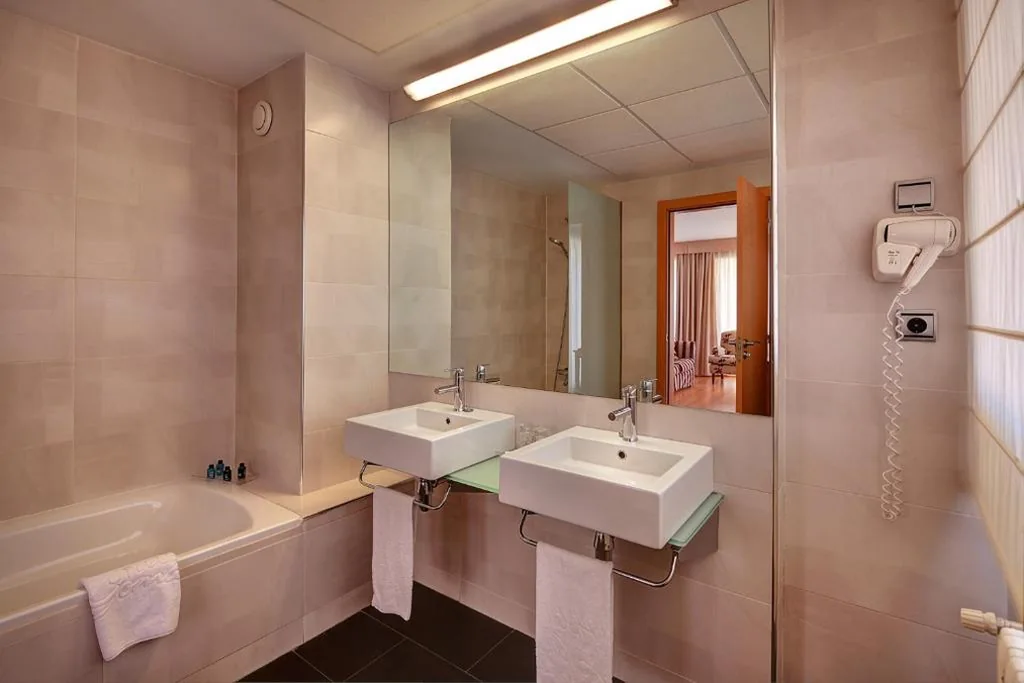 Quarto Duplo Deluxe — U Hotel Villa-Gomá