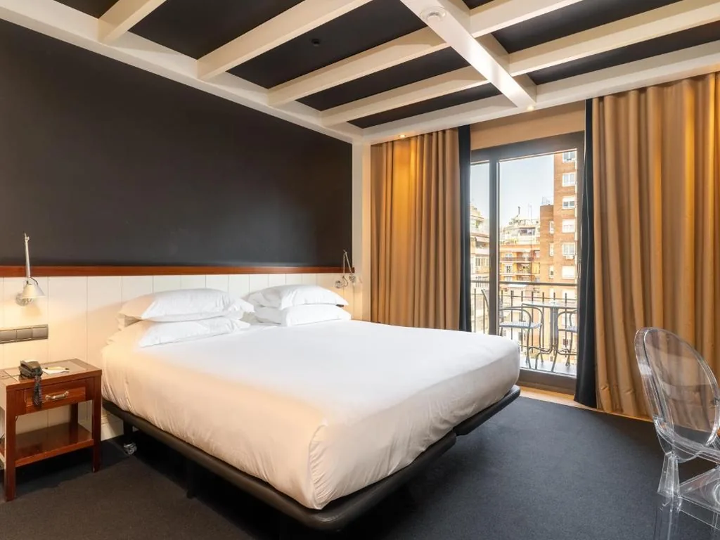 Habitación Doble con balcón - 1 o 2 camas — U232 Hotel