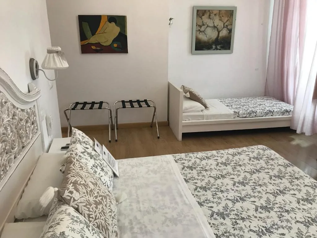 Habitación Doble Deluxe con cama supletoria — Un Patio al Sur