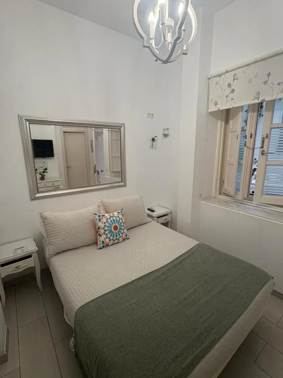 Habitación Doble Pequeña - Planta baja — Un Patio al Sur
