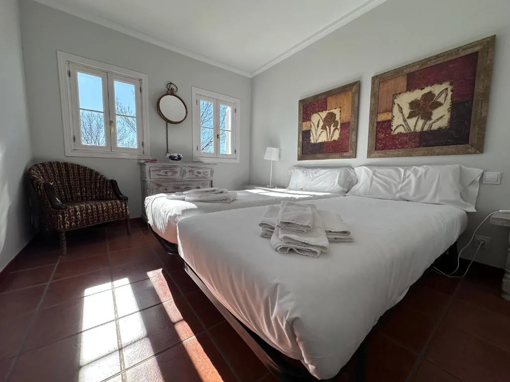 Una casita en el campo dentro de la ciudad