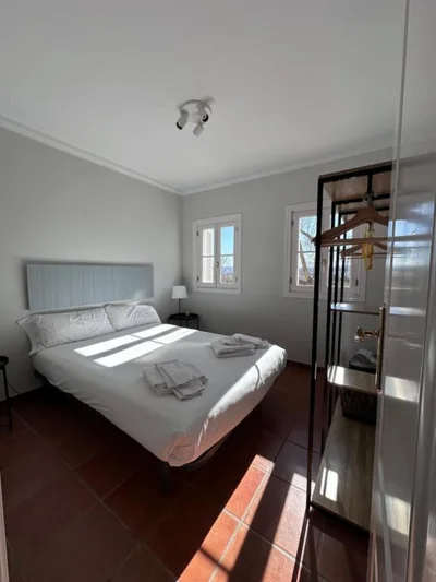 Una casita en el campo dentro de la ciudad — Foto 7