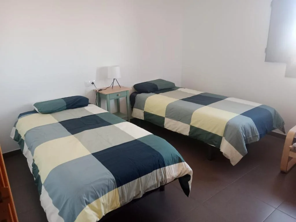 Habitación Doble con baño compartido - 2 camas — UNDUESINA Albergue Undués de Lerda