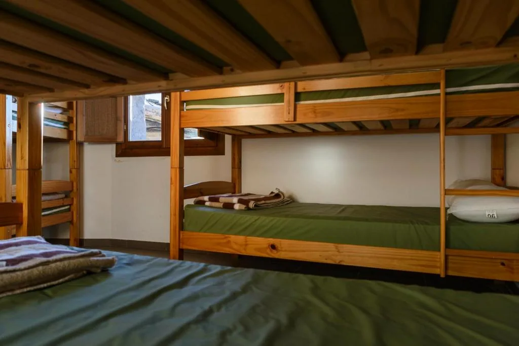 Litera en habitación compartida mixta — UNDUESINA Albergue Undués de Lerda