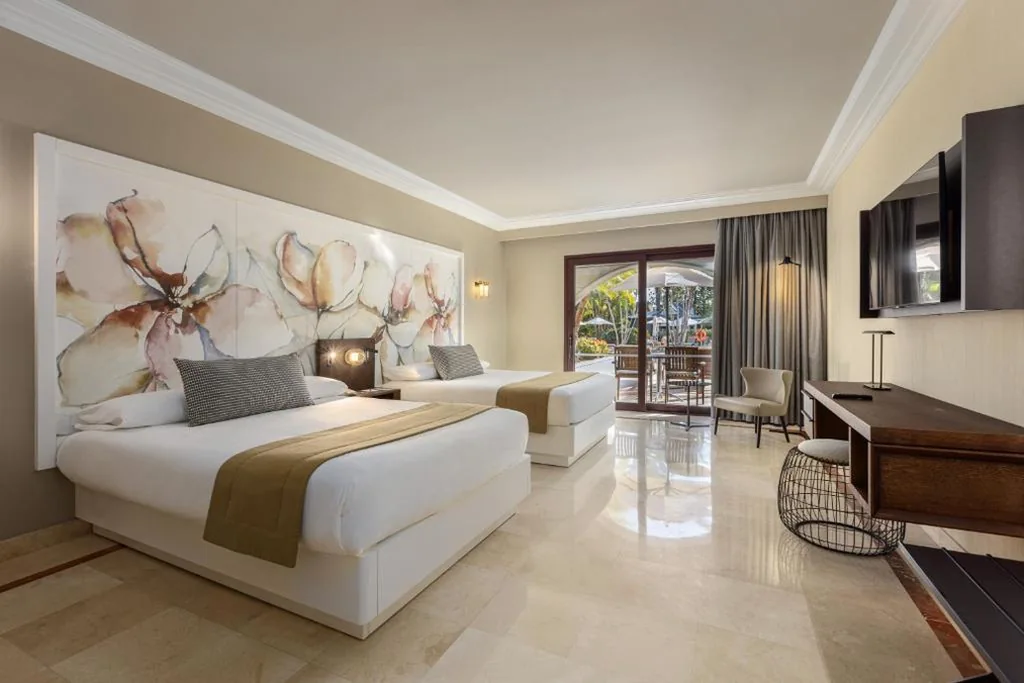Unique Premium Zimmer mit eigenem Pool — Unique Club at Lopesan Costa Meloneras Resort