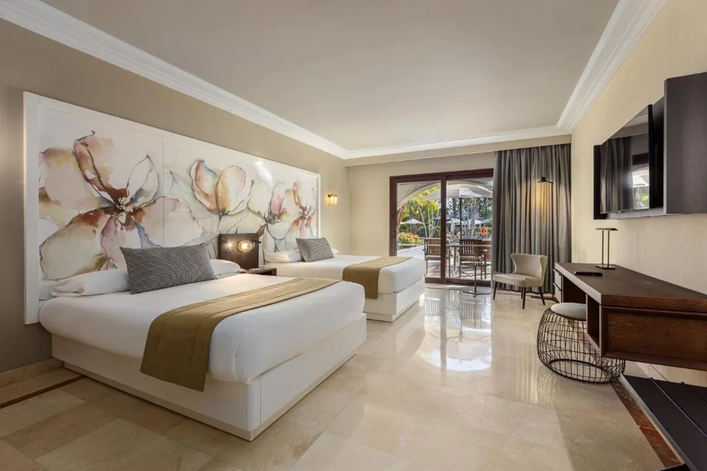 Unique Premium Zimmer mit Pool — Unique Club at Lopesan Costa Meloneras Resort
