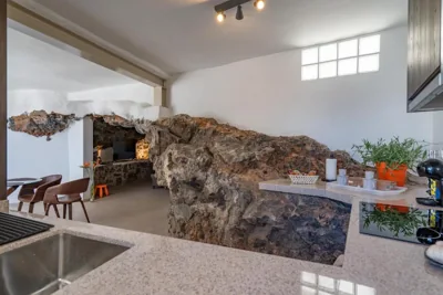 Unique house with cave by the sea with private terrace — 写真 4