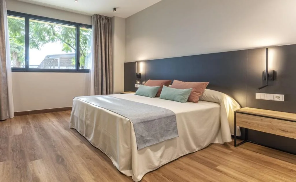 Habitación Doble adaptada para personas con movilidad reducida — UNIVERSA Hoteles