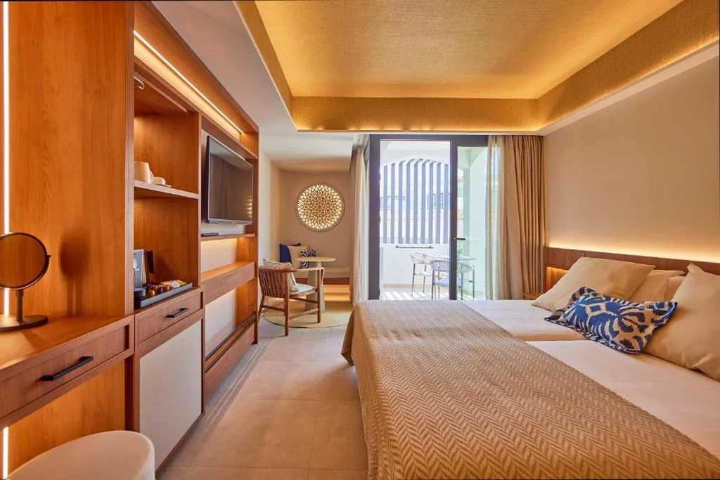 Habitación Doble con vistas al jardín — Universal Grand León & Spa
