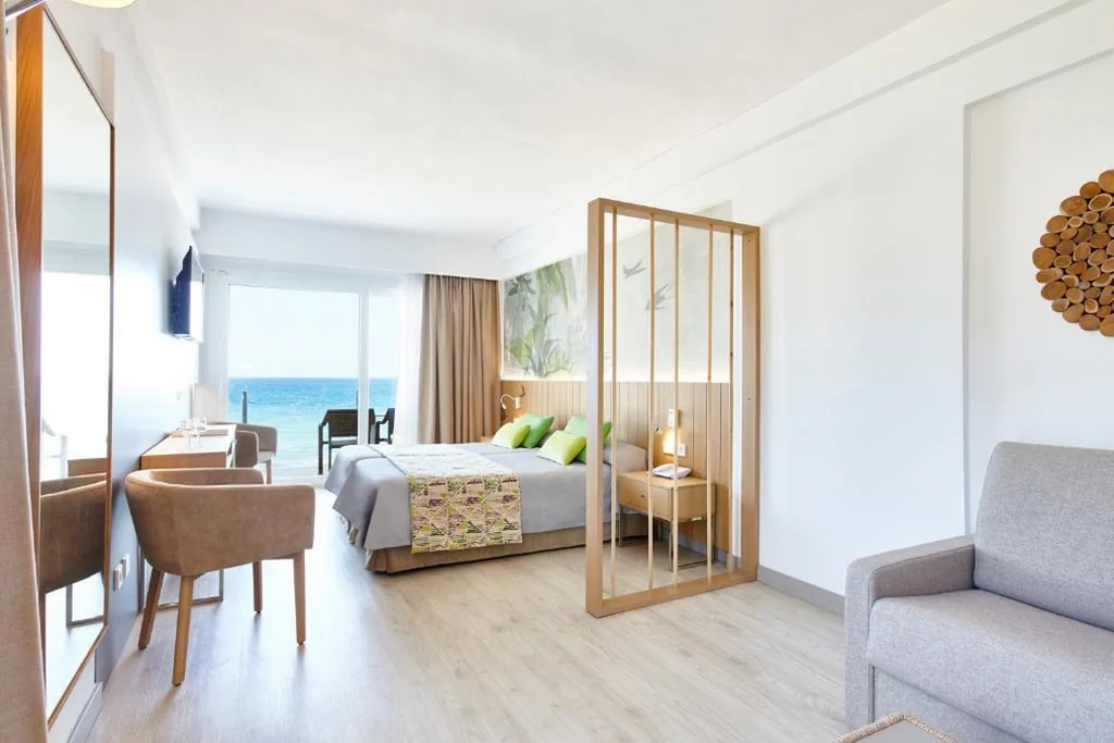 Suite Junior con vistas al mar — Universal Hotel Castell Royal