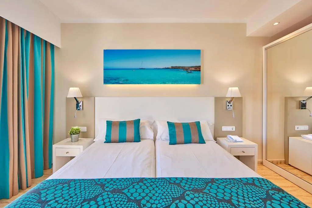 Doppelzimmer mit seitlichem Meerblick – 2 Betten — Universal Hotel Lido Park & Spa