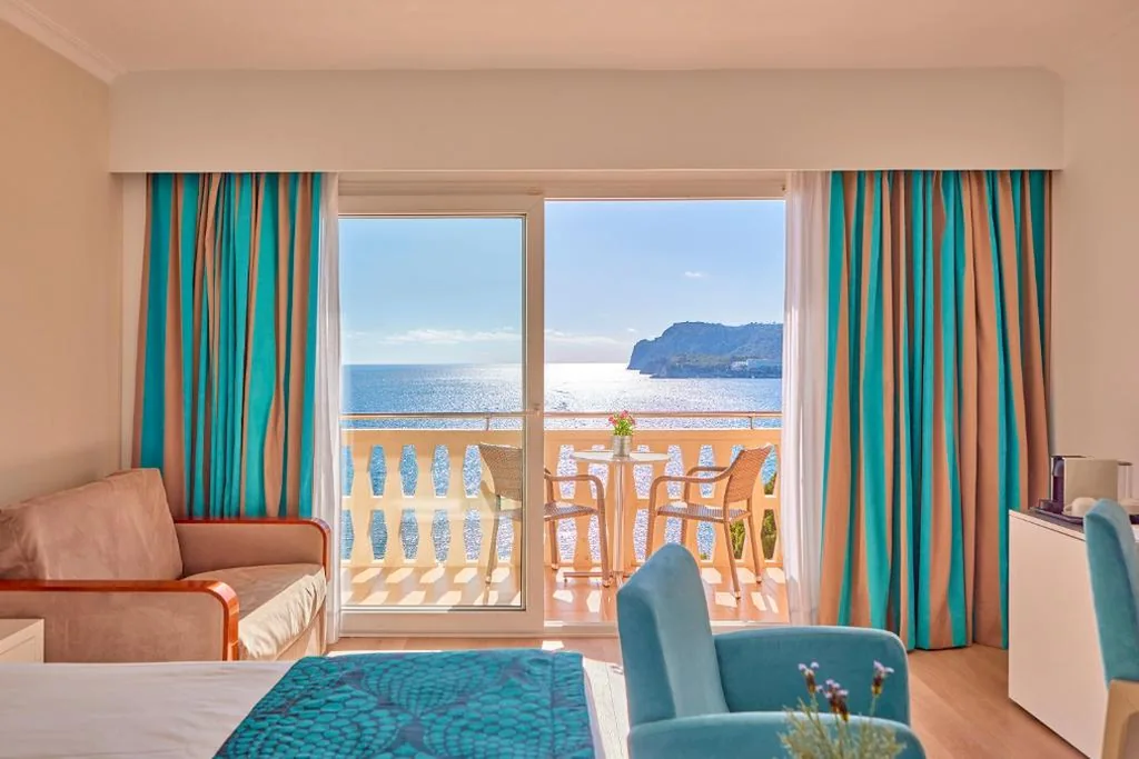 Superior-Doppelzimmer mit Meerblick – 2 Betten (2 Erwachsene + 1 Kind) — Universal Hotel Lido Park & Spa