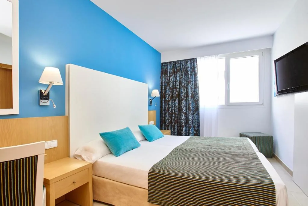 Habitación Doble Económica - 2 camas — Universal Hotel Marqués