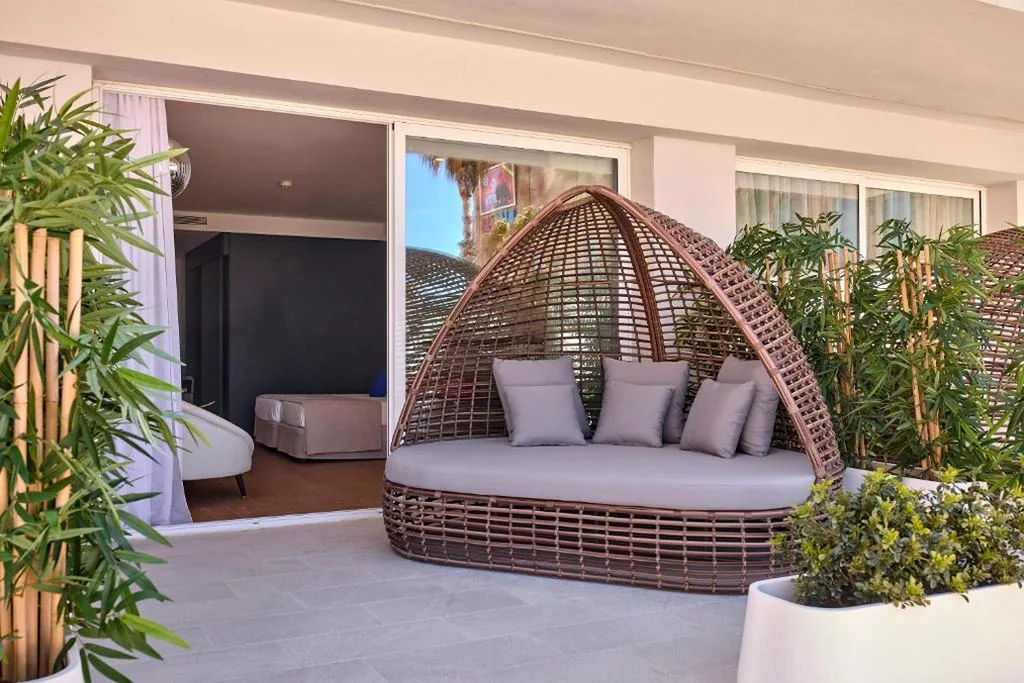 Suite Junior con terrazza — Universal Hotel Neptuno - Adults Only