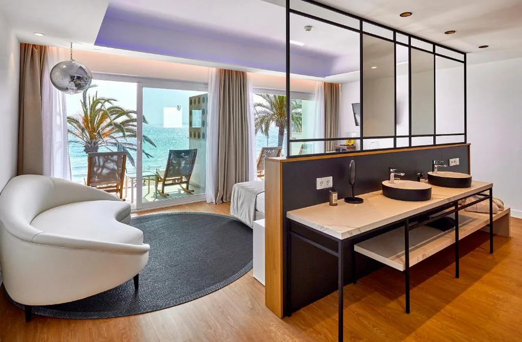 Suite Junior con vista frontale sul mare — Universal Hotel Neptuno - Adults Only