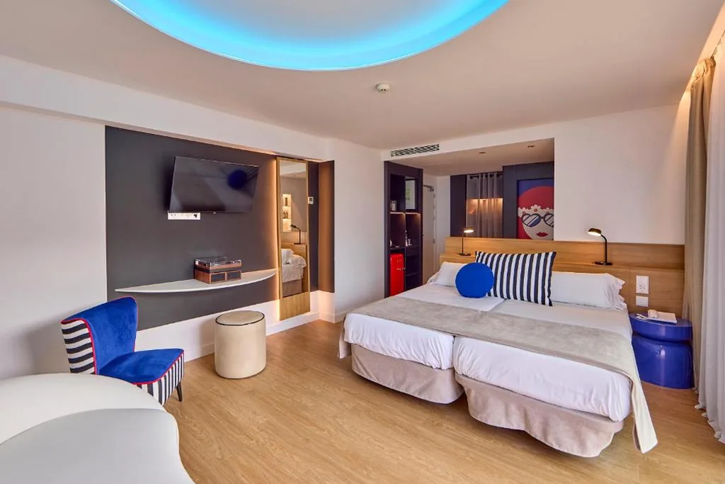 Suite Junior con vista parziale sul mare — Universal Hotel Neptuno - Adults Only