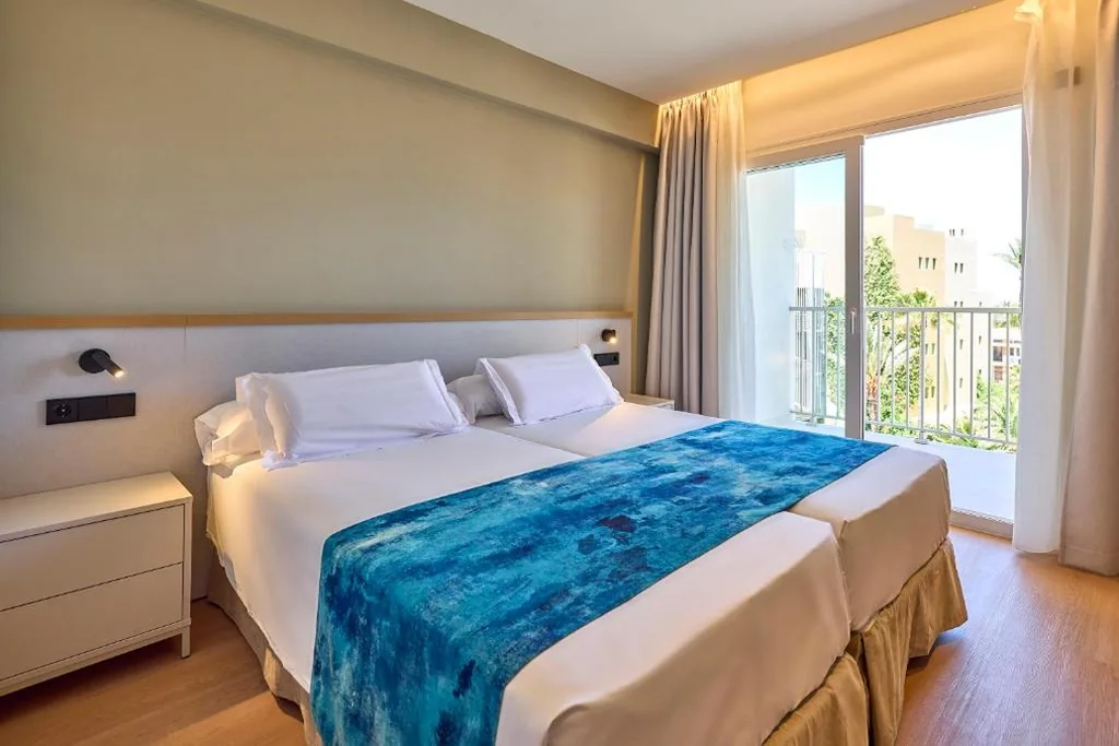 Camera doppia con 2 letti — Universal Hotel Romantica