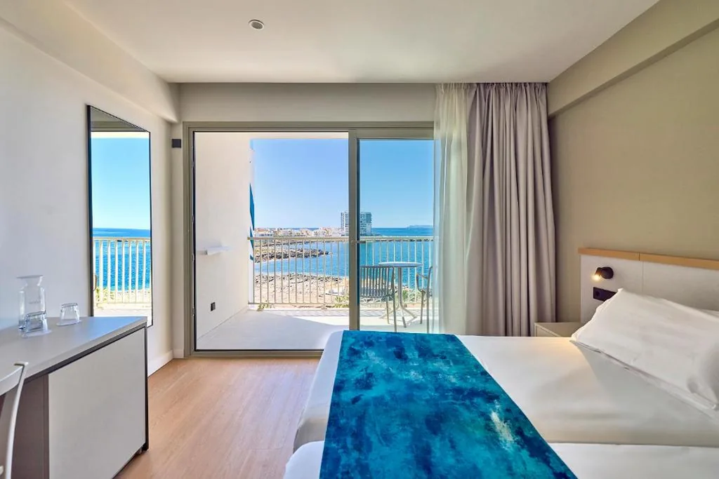 Camera doppia con vista mare - piano alto — Universal Hotel Romantica