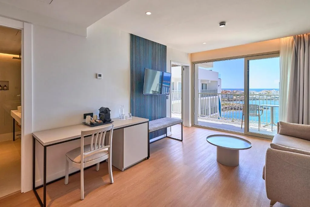 Suite con vista frontale sul mare — Universal Hotel Romantica