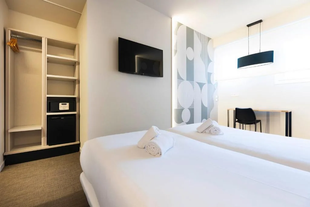 Tweepersoonskamer - 1 of 2 bedden — URBAIA ROOMS
