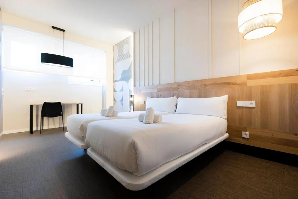 Tweepersoonskamer met extra bed — URBAIA ROOMS