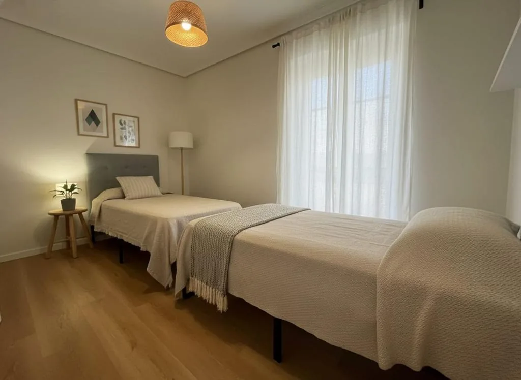 Tweepersoonskamer met 2 bedden — Urban Arniches, junto a Plaza Mayor
