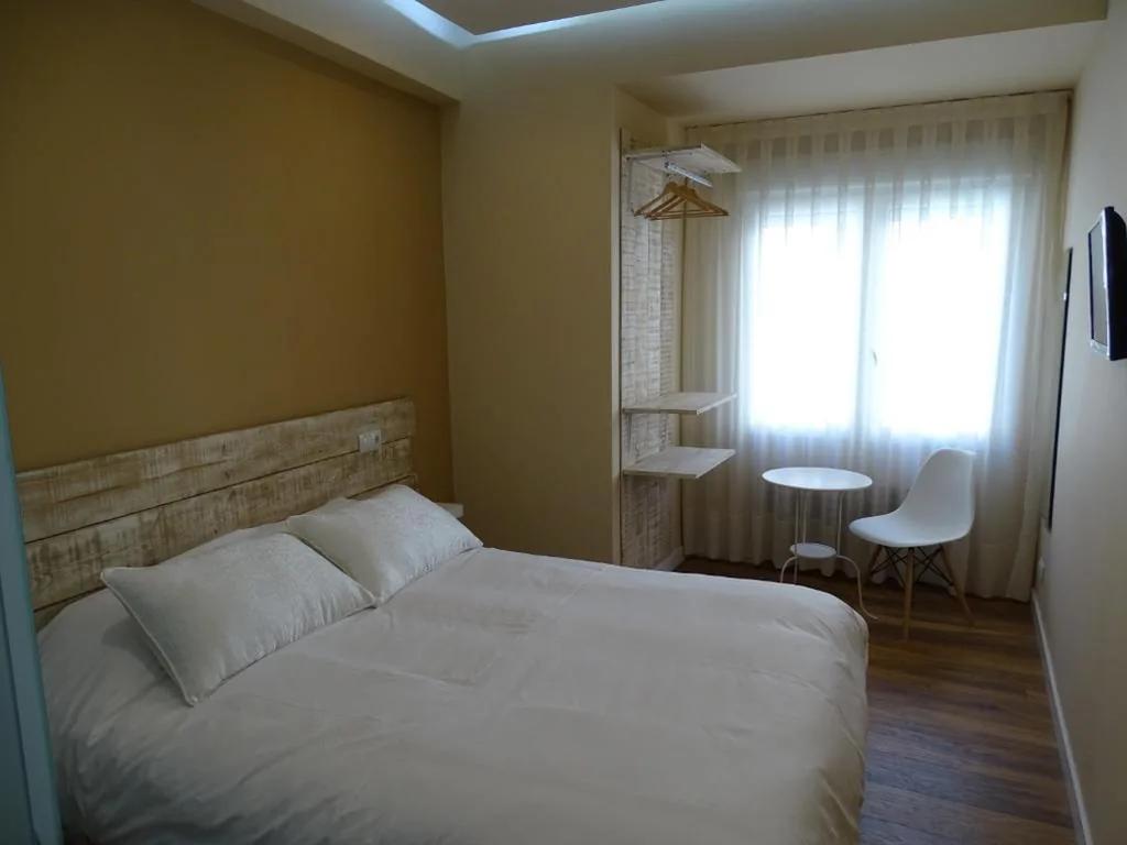 Doppelzimmer — Urban Burgos