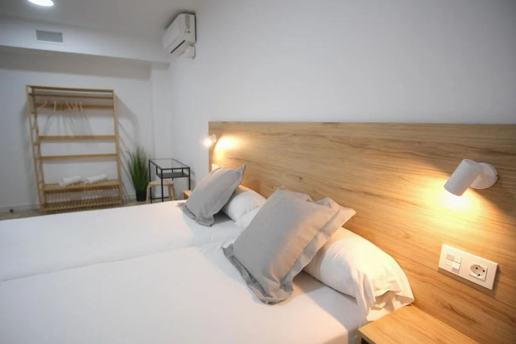 Standard-Doppelzimmer mit Gemeinschaftsbad — Urban Rooms Alicante