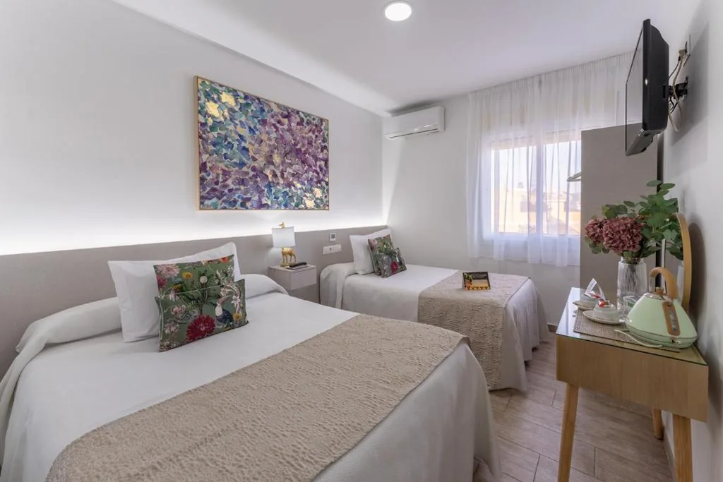 Camera doppia con 2 letti — Urban Rooms B&R