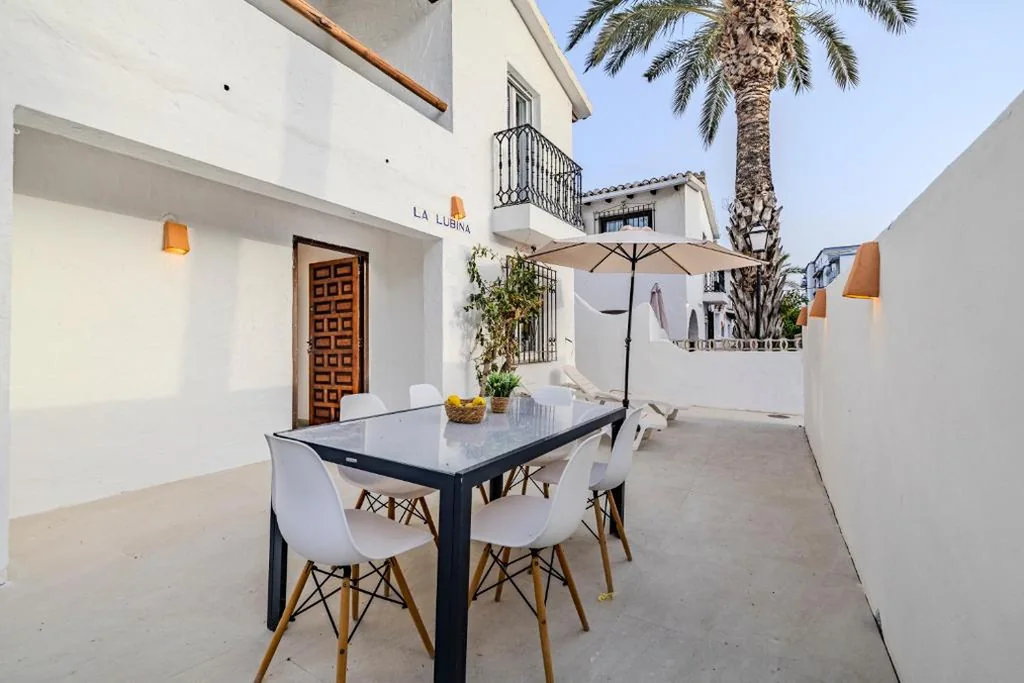Vivenda Lubina com 3 quartos — Urbanización El Oasis, 20 Villas en 1ª Línea Playa