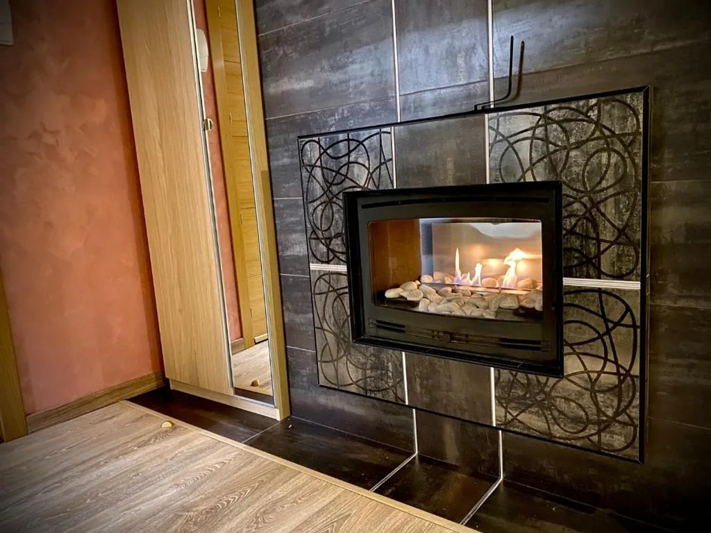 Chambre Double Supérieure avec balcon et cheminée — Urdaibai Etxea