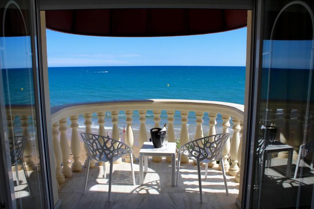 Suite con balcone e vista sul mare — URH Sitges Playa