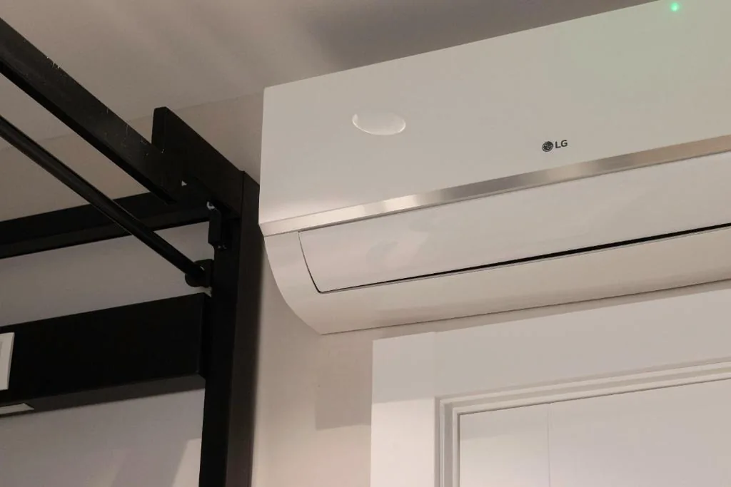 Vierpersoonskamer met eigen badkamer — Uri Hostel Bilbao Rooms BBI00060 Self check in