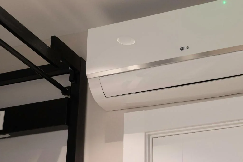 Vierpersoonskamer met eigen badkamer — Uri Hostel Bilbao Rooms BBI00060 Self check in