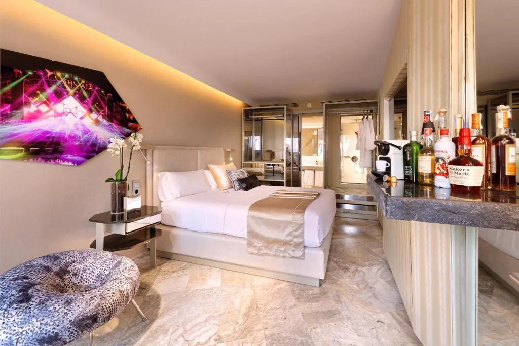 Superior-Zimmer Party All Night Long mit Eintritt zum Ushuaia Club — Ushuaïa Ibiza Beach Hotel - Adults Only - Club Entrance Included