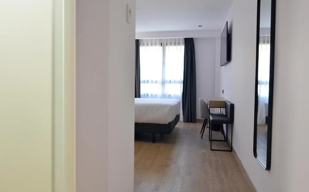 Kamer met extra groot tweepersoonsbed — UVE Marcenado