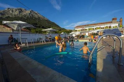 Uxarte -Alojamiento, restaurante y piscinas — Foto 4