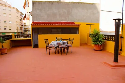 Vacaciones tierra y mar Casa en el centro con patio y terraza — foto 9