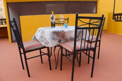 Vacaciones tierra y mar Casa en el centro con patio y terraza — foto 10