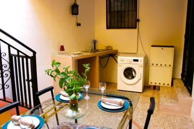 Vacaciones tierra y mar Casa en el centro con patio y terraza — foto 12