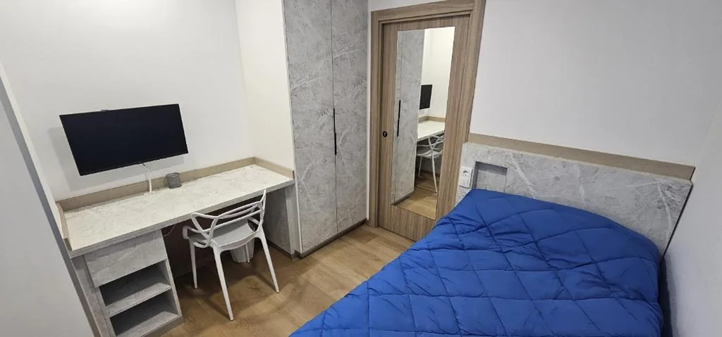Habitación Individual Estándar con baño compartido — Vacansis Habitaciones y Alojamientos A Coruña
