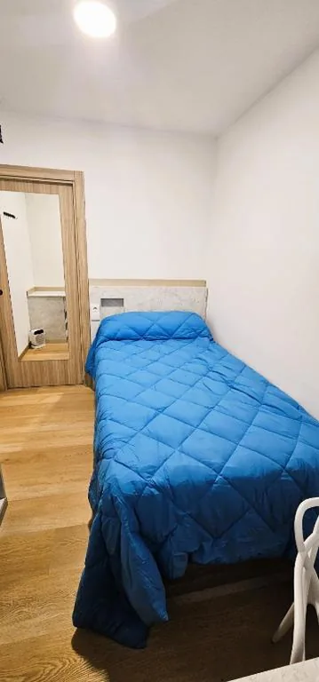 Habitación Individual Estándar con baño compartido — Vacansis Habitaciones y Alojamientos A Coruña