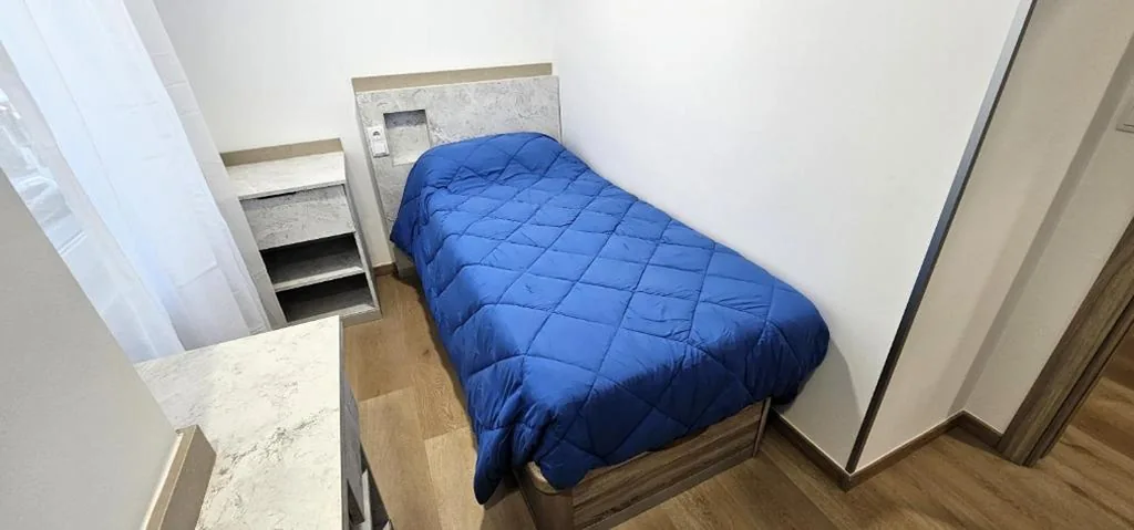 Habitación Individual Estándar con baño compartido — Vacansis Habitaciones y Alojamientos A Coruña